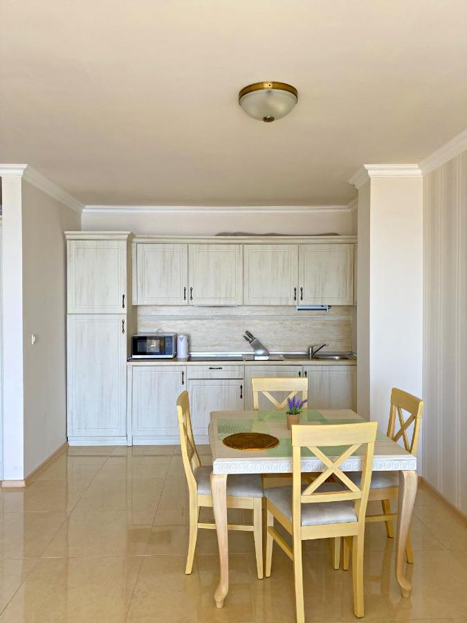 Private Apartments By The Sea With A Large Terrace In Apart Hotel! 포마리 외부 사진