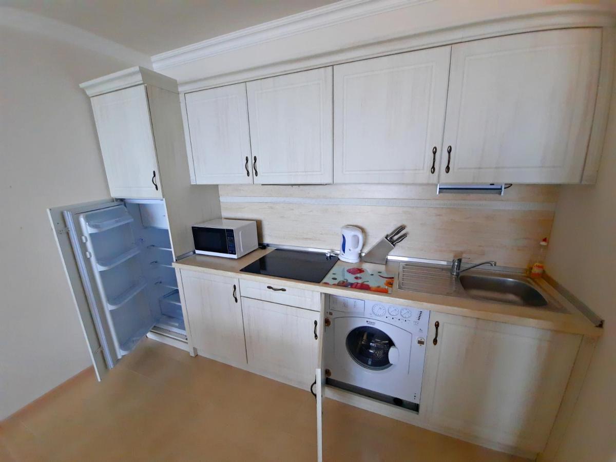 Private Apartments By The Sea With A Large Terrace In Apart Hotel! 포마리 외부 사진